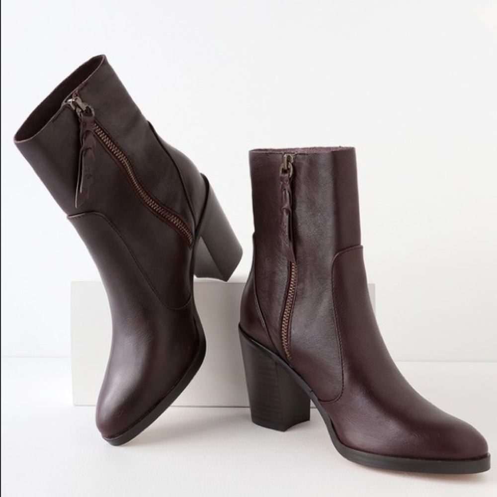SPLENDID Roselyn Stacked Heel Sock Boot. - Picture 2 of 7